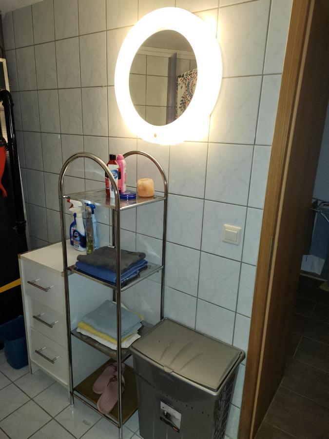 Halle, Top -Preise, 79 Qm Sd Fewo, Eg, Wahlweise Mit 1- 3 Dz, Tv Lounge, Kueche, Bad Wc Einfach Und Gut, Langzeitmieter Vb Preise Halle  Exterior photo