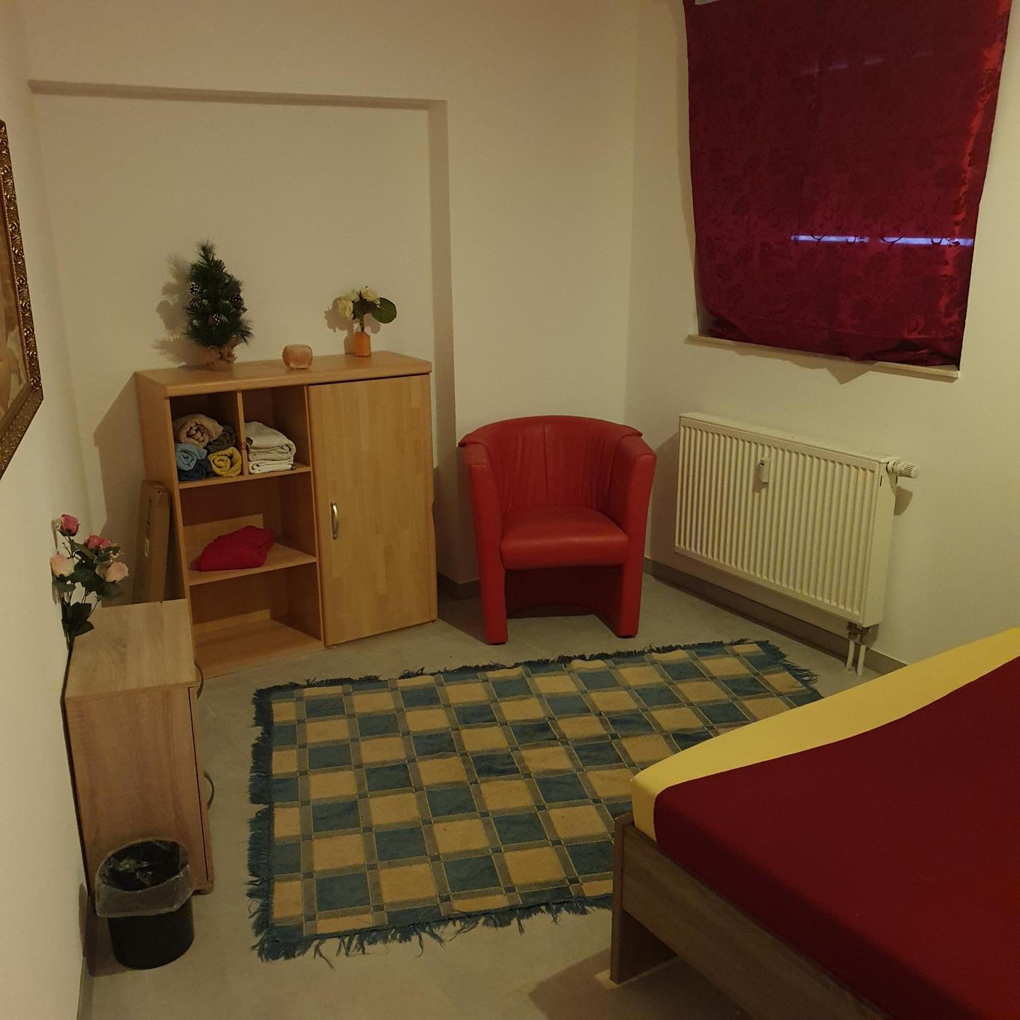 Halle, Top -Preise, 79 Qm Sd Fewo, Eg, Wahlweise Mit 1- 3 Dz, Tv Lounge, Kueche, Bad Wc Einfach Und Gut, Langzeitmieter Vb Preise Halle  Exterior photo