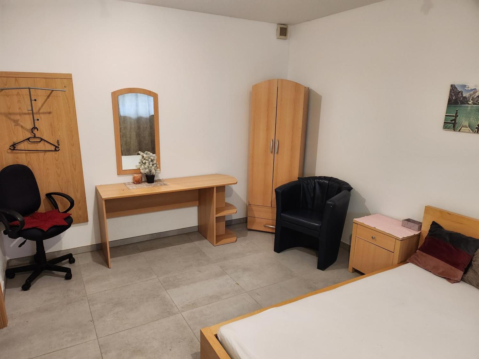 Halle, Top -Preise, 79 Qm Sd Fewo, Eg, Wahlweise Mit 1- 3 Dz, Tv Lounge, Kueche, Bad Wc Einfach Und Gut, Langzeitmieter Vb Preise Halle  Exterior photo