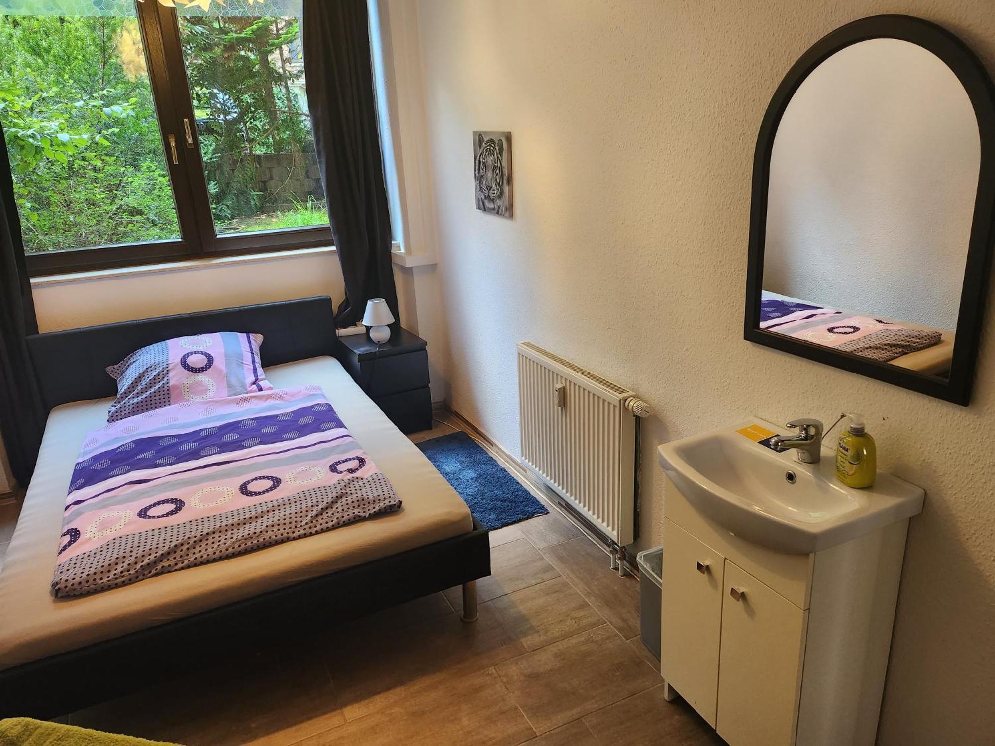 Halle, Top -Preise, 79 Qm Sd Fewo, Eg, Wahlweise Mit 1- 3 Dz, Tv Lounge, Kueche, Bad Wc Einfach Und Gut, Langzeitmieter Vb Preise Halle  Exterior photo